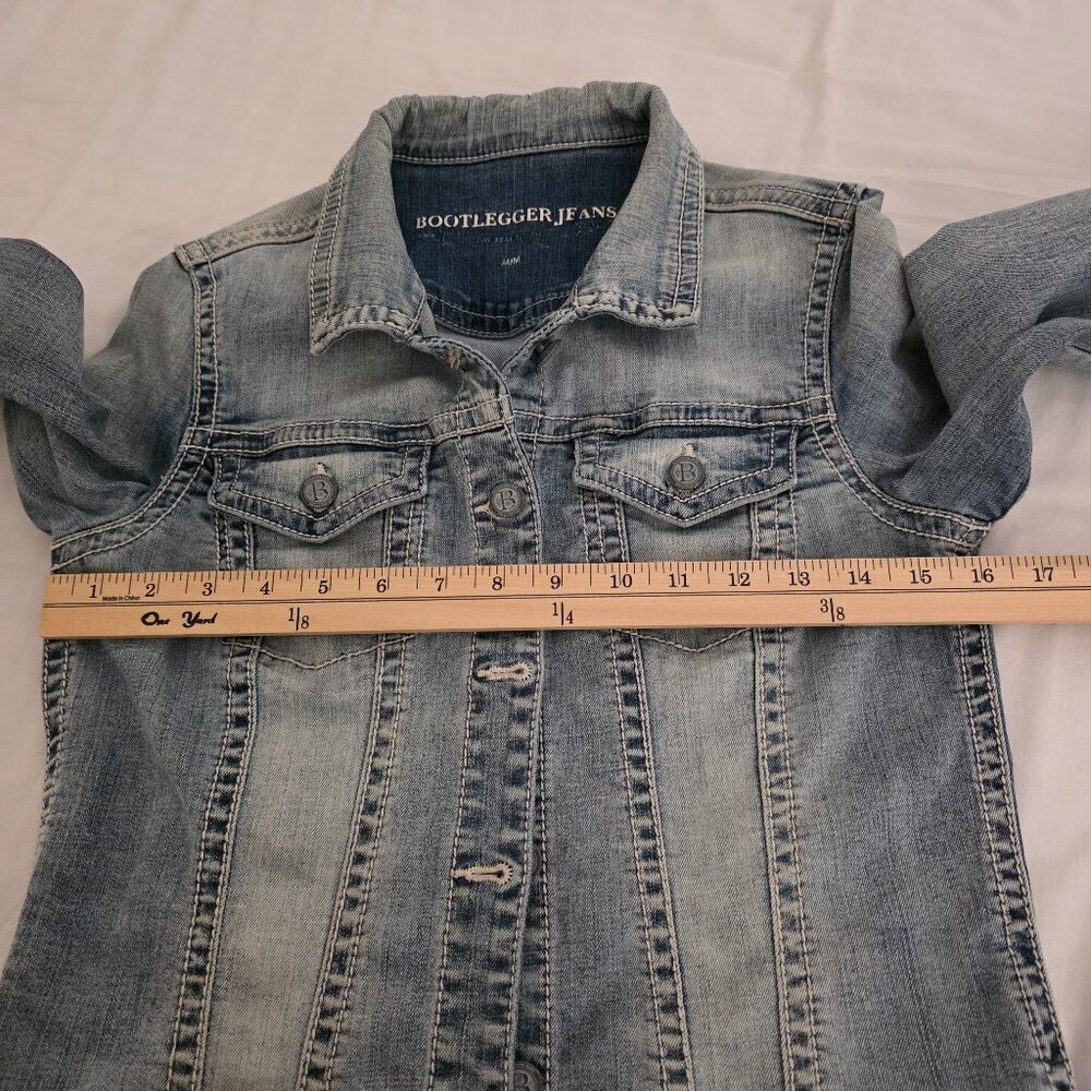 Women's Bootlegger Jeans Jacket, size Medium. - Picture 4 of 8